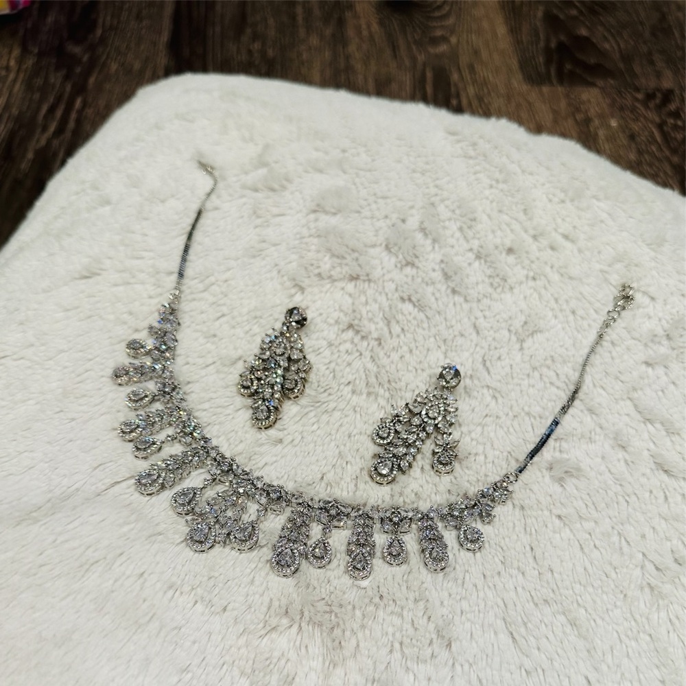 Elegant Silver Necklace and Earring Set